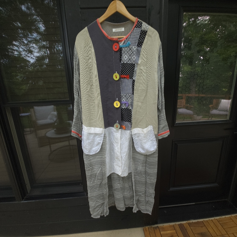 Black and White Colorful Oversized Tunic Duster with Long Sleeves EUC